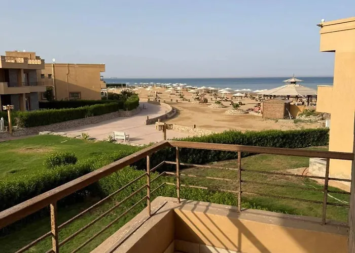 صف ثان عل البحر باطلاله و لا اروع العين السخنه لاجولي مارينا السخنه *